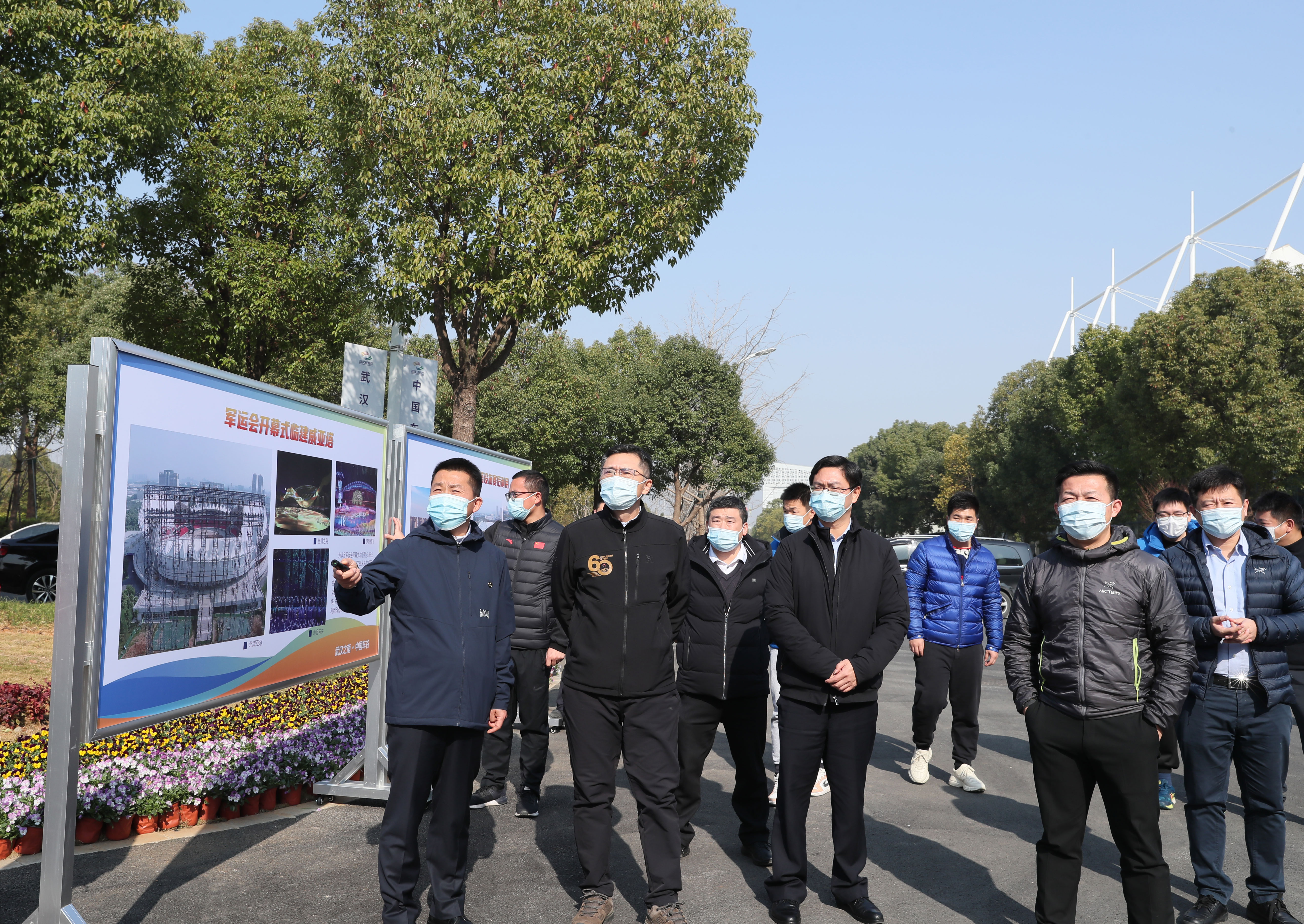 國家體育總局登山運(yùn)動(dòng)管理中心主任韓建國考察公司攀巖基地