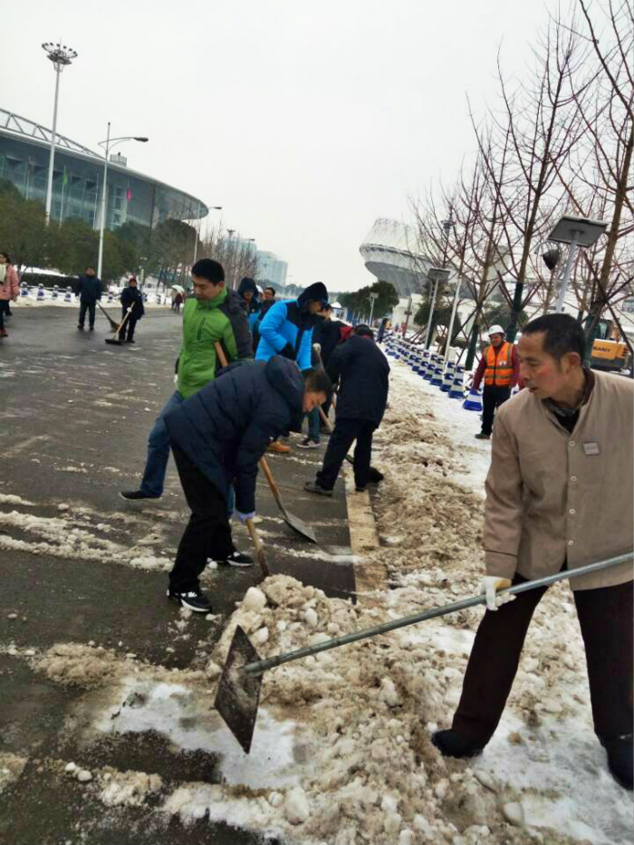 一場雪，體育中心美得不要不要的 但最美的風(fēng)景還是他們(圖6)