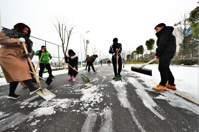 一場雪，體育中心美得不要不要的 但最美的風(fēng)景還是他們(圖12)