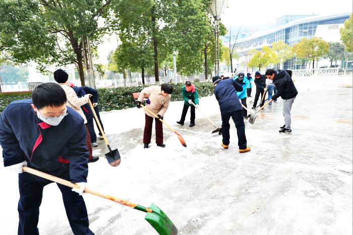 一場雪，體育中心美得不要不要的 但最美的風(fēng)景還是他們(圖15)