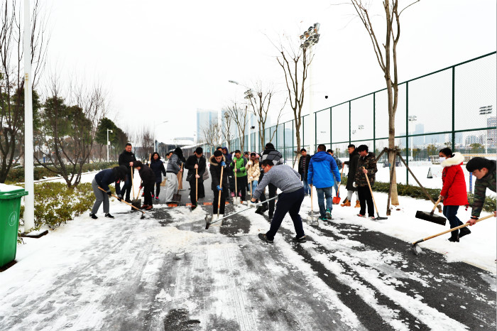 一場雪，體育中心美得不要不要的 但最美的風(fēng)景還是他們(圖13)