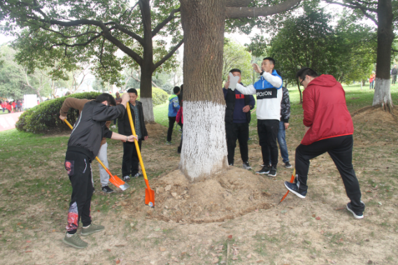 武漢體育中心走進(jìn)湯湖公園 開(kāi)展“學(xué)雷鋒”樹(shù)木認(rèn)養(yǎng)科普活動(dòng)(圖2)