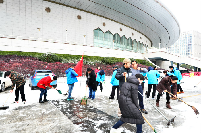 一場(chǎng)雪，體育中心美得不要不要的</br>但最美的風(fēng)景還是他們(圖8)