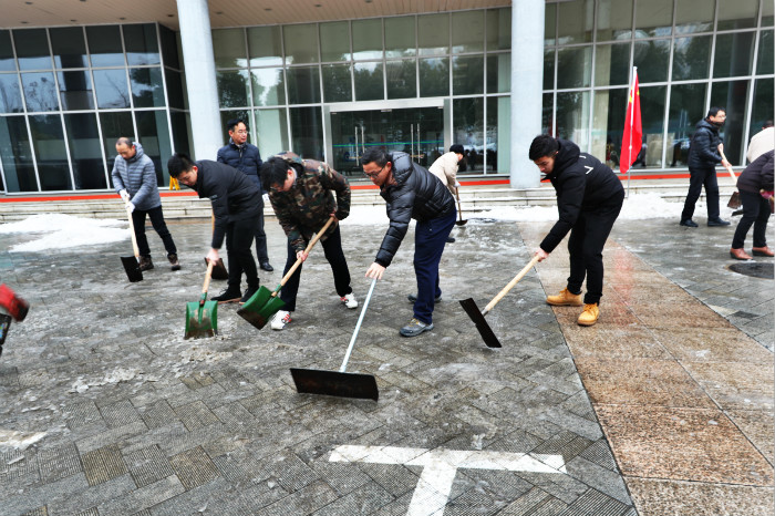 一場(chǎng)雪，體育中心美得不要不要的</br>但最美的風(fēng)景還是他們(圖12)