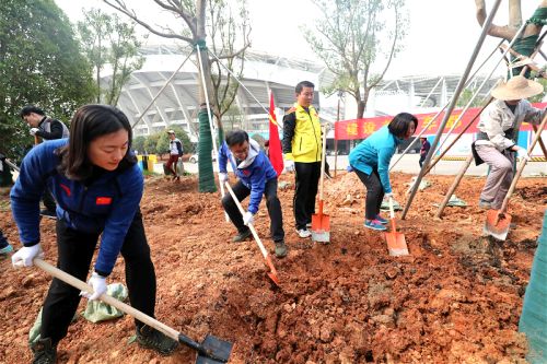 公司黨委召開(kāi)中心組（擴(kuò)大）會(huì)議 傳達(dá)學(xué)習(xí)區(qū)紀(jì)委八屆三次全會(huì)精神(圖2)